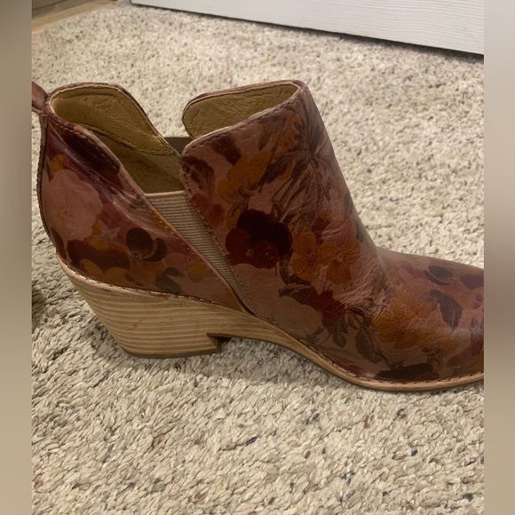 Sofft Brown Floral Leather Ankle Boots - Picture 4 of 6